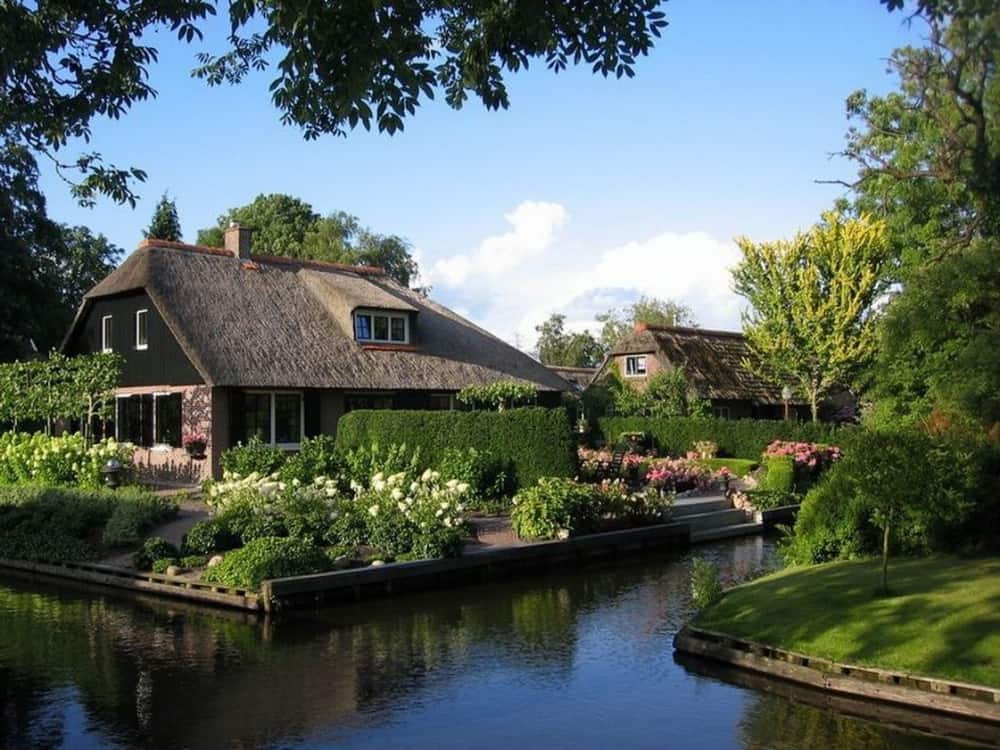 Wanderful village of Giethoorn 4