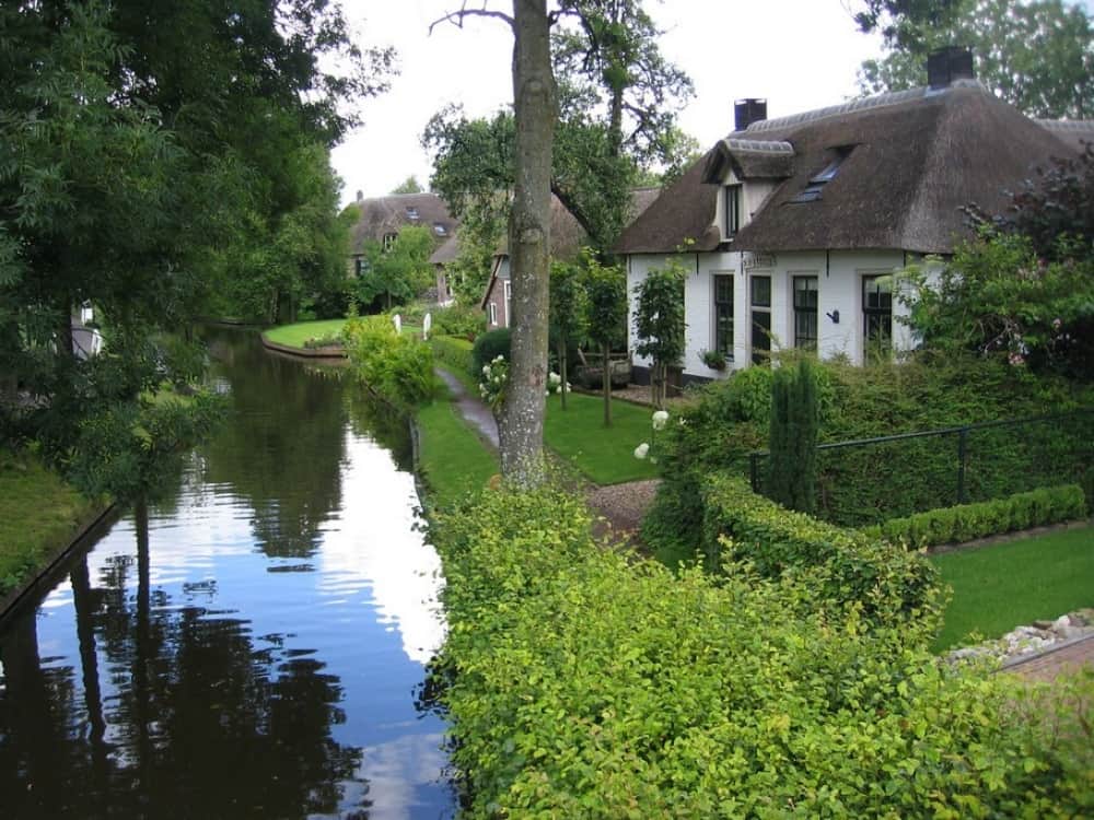 Wanderful village of Giethoorn 8