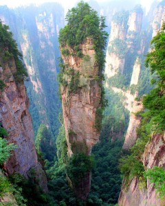 Tianzi Mountain is located in the northern part of Wulingyuan Scenic Area in Hunan Province