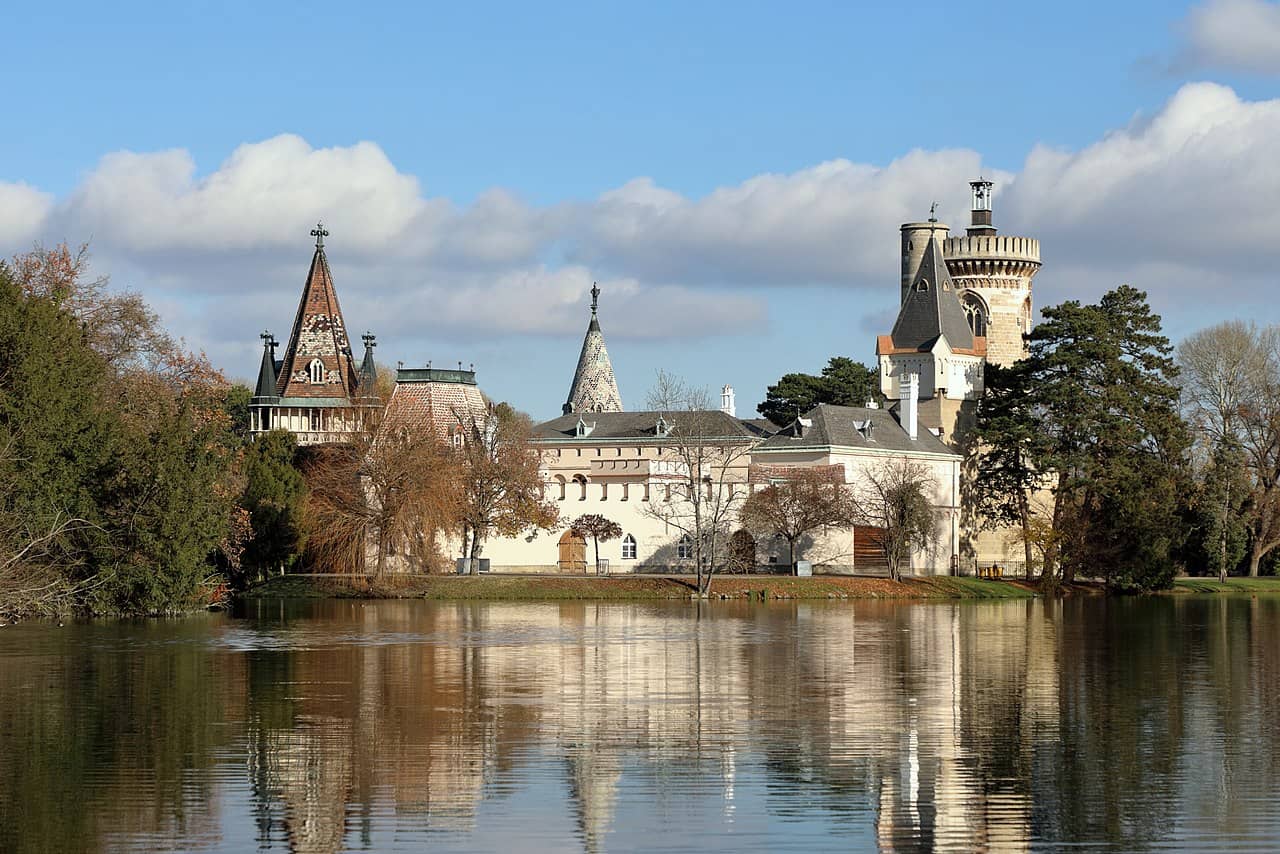 Franzensburg Castle